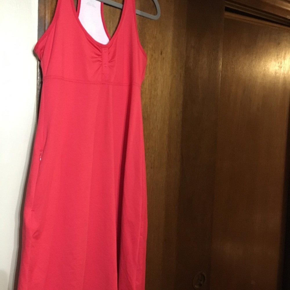 north Face sports dress. - Picture 2 of 4
